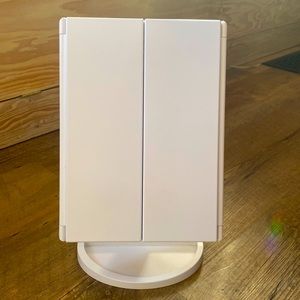 Soft pink/white Beauty mirror, rechargeable and battery used, powered LED lights